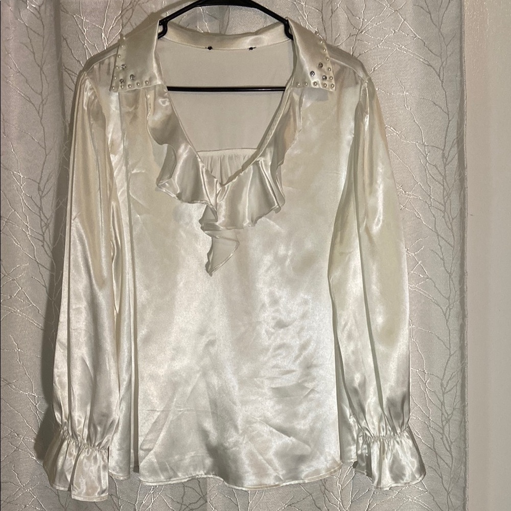 Elegant White Blouse with Classic Appeal